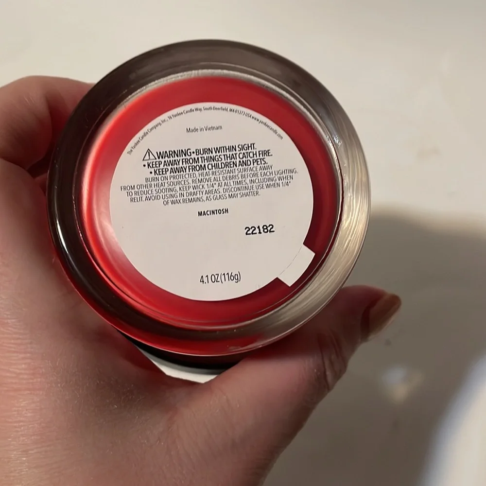 New Yankee Candle Macintosh 4.1oz